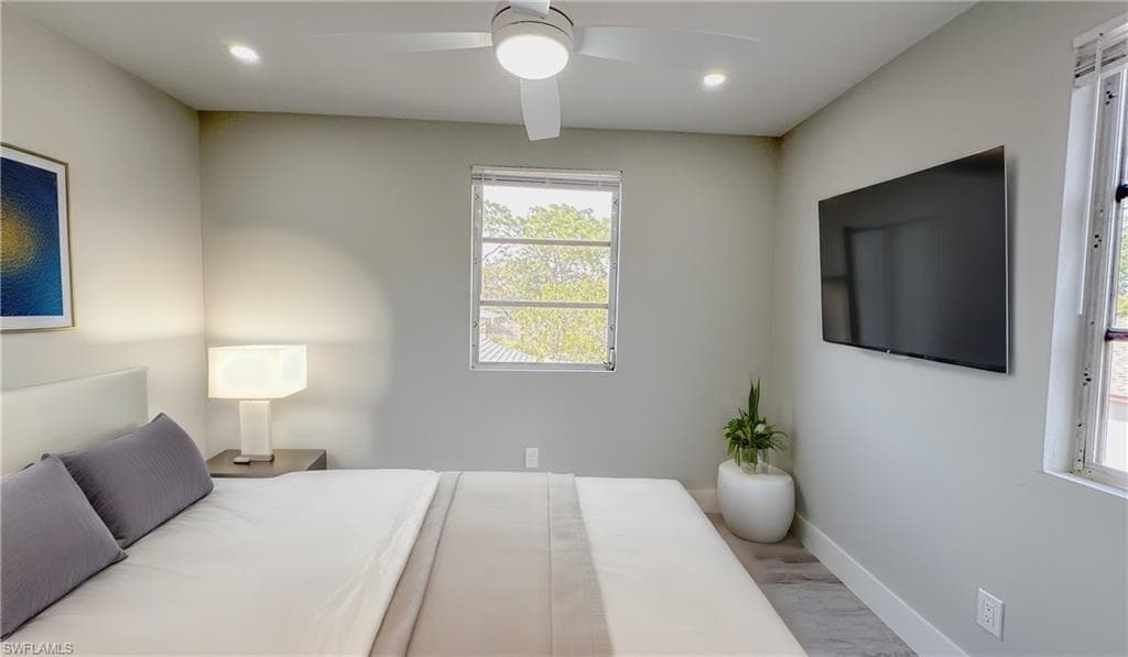 9025 Somerset Ln, Bonita Springs, FL 34135-8