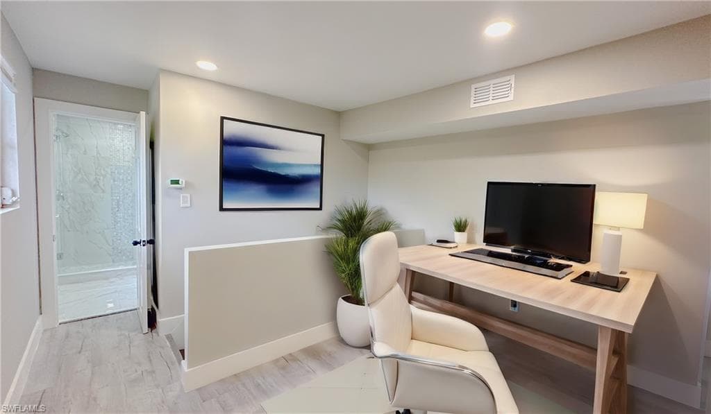 9025 Somerset Ln, Bonita Springs, FL 34135-9