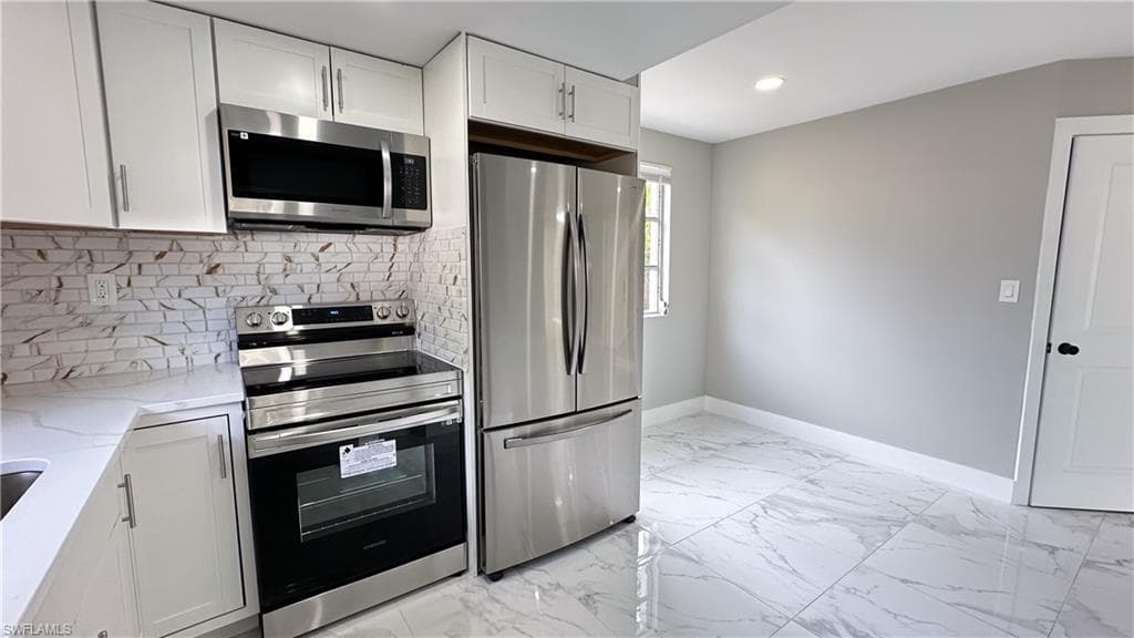 9025 Somerset Ln, Bonita Springs, FL 34135-25