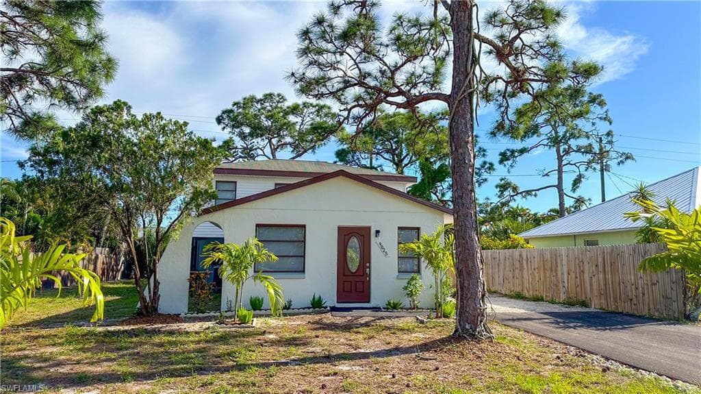 9025 Somerset Ln, Bonita Springs, FL 34135-1