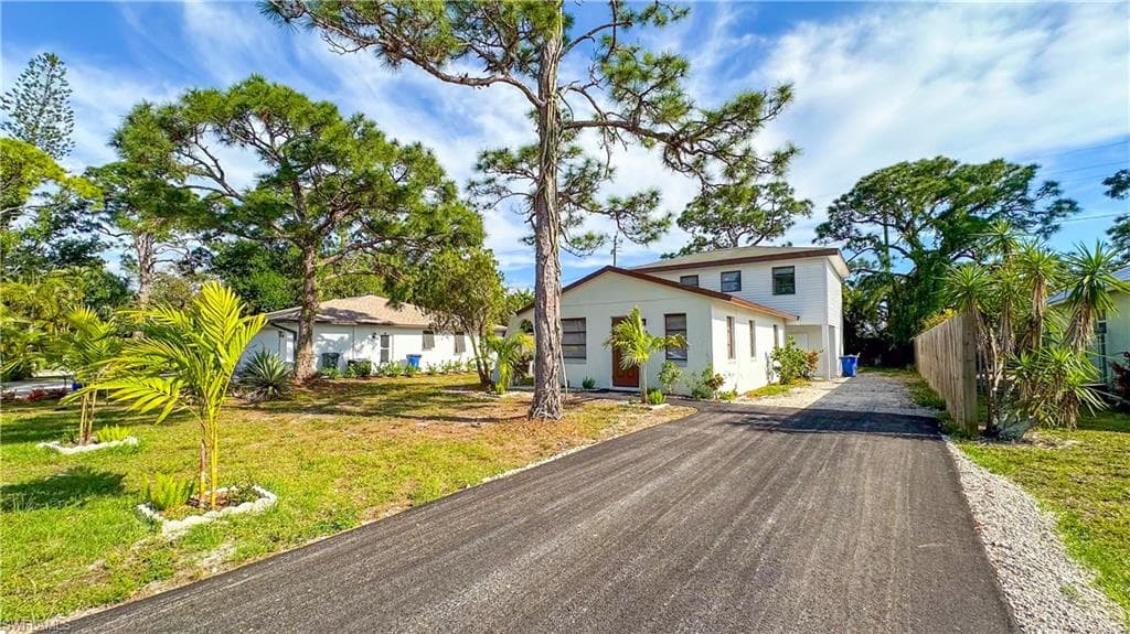 9025 Somerset Ln, Bonita Springs, FL 34135-2