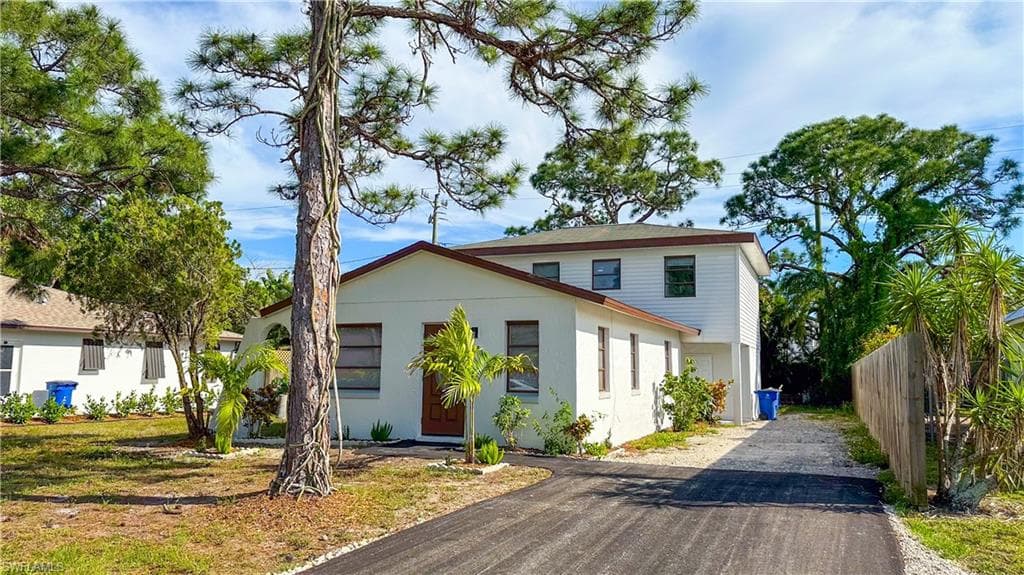 9025 Somerset Ln, Bonita Springs, FL 34135-4