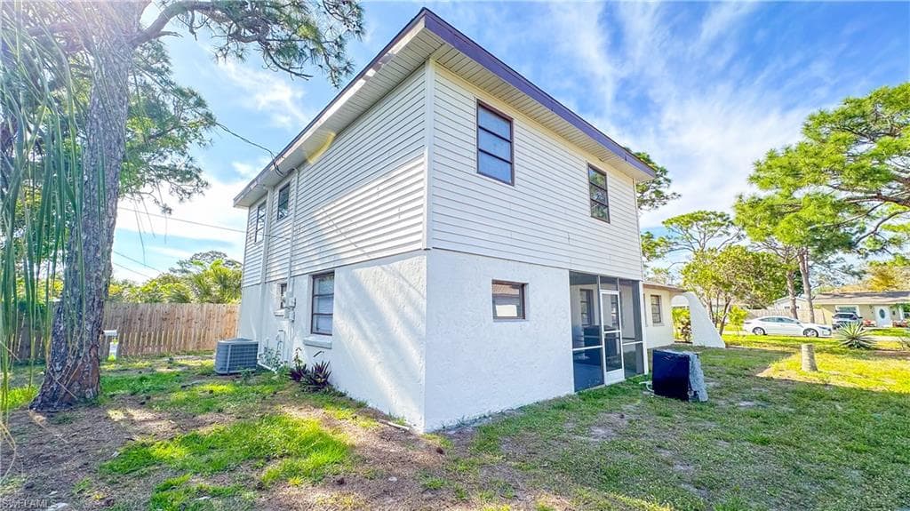 9025 Somerset Ln, Bonita Springs, FL 34135-5