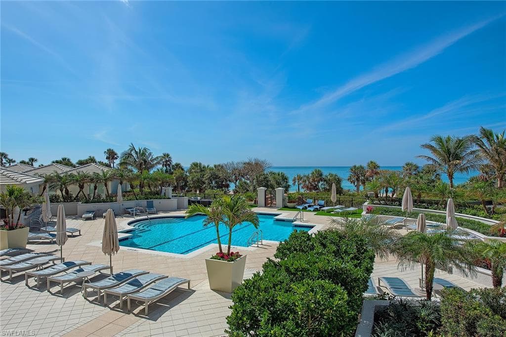 8473 Bay Colony Dr 203, Naples, FL 34108-3