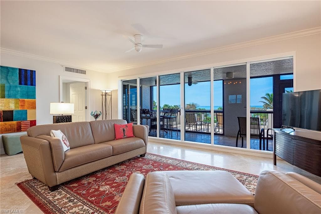 8473 Bay Colony Dr 203, Naples, FL 34108-4