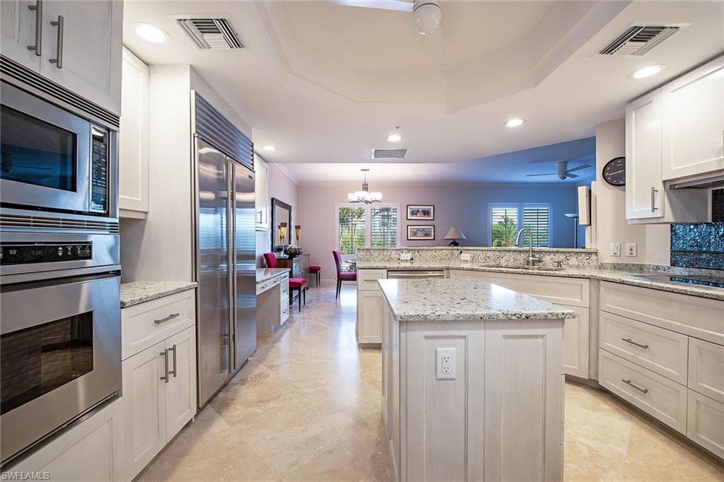 8473 Bay Colony Dr 203, Naples, FL 34108-8