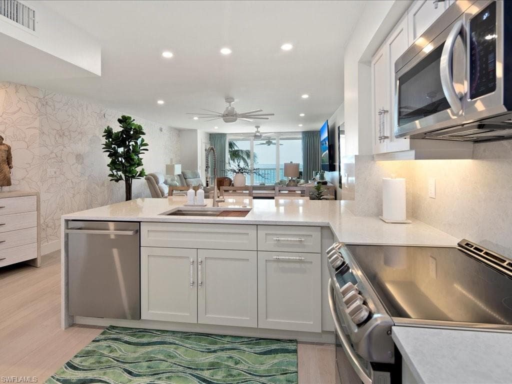 990 Cape Marco Dr 307, Marco Island, FL 34145-14