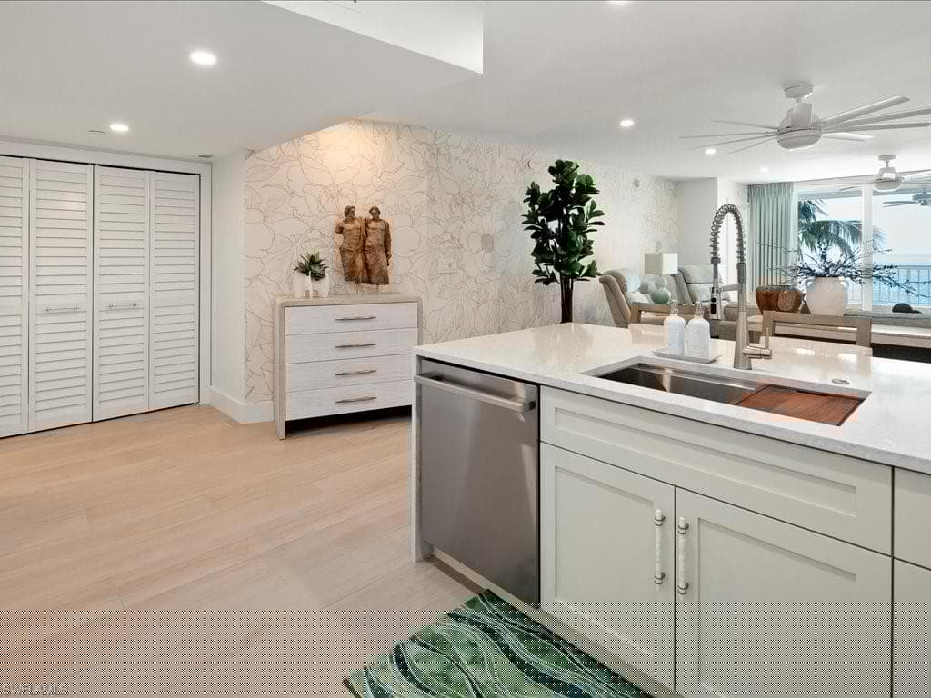 990 Cape Marco Dr 307, Marco Island, FL 34145-16