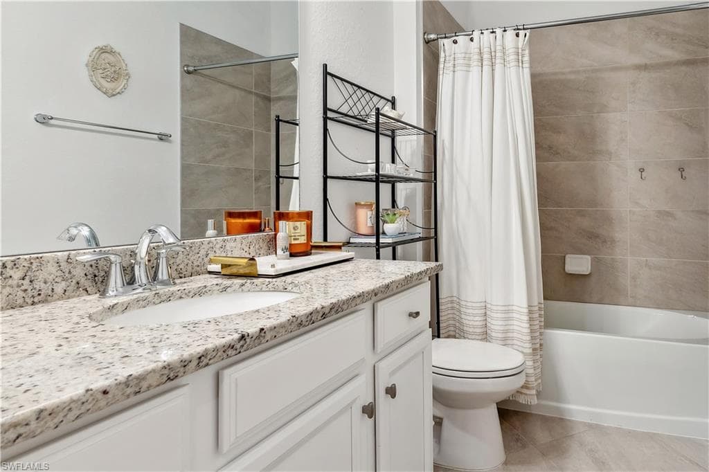 1751 Alameda Dr, Naples, FL 34120-43