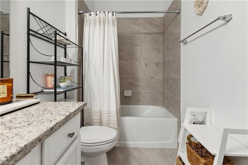 1751 Alameda Dr, Naples, FL 34120-44
