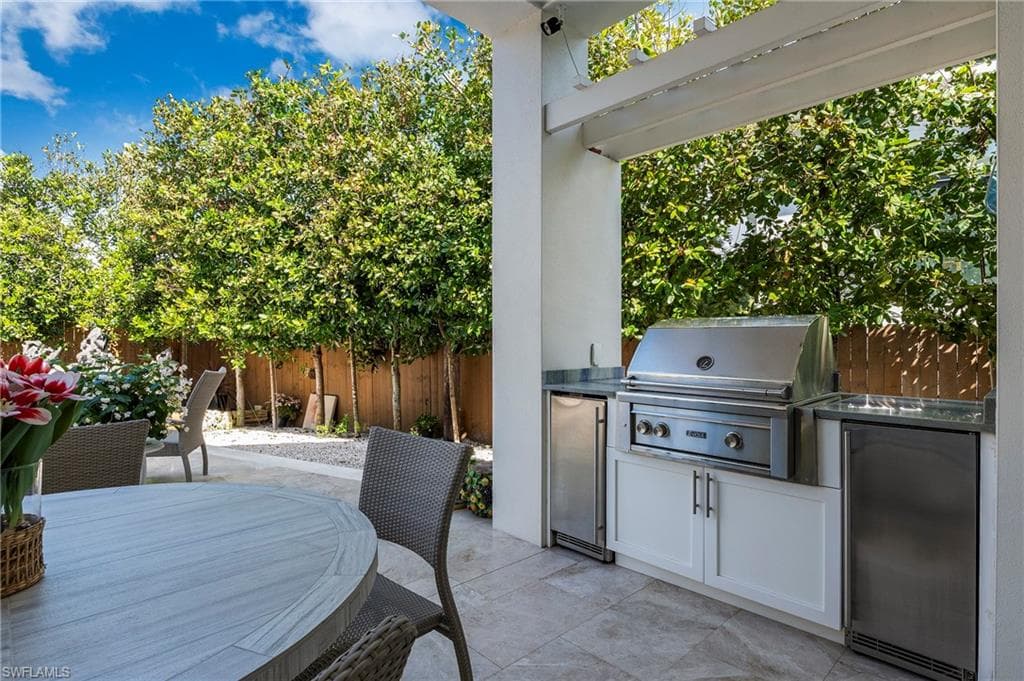 491 Wedge Dr, Naples, FL 34103-31