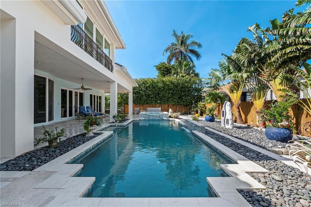 491 Wedge Dr, Naples, FL 34103-32