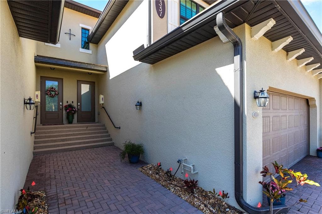 2351 Montserrat Ln 202, Naples, FL 34120-2