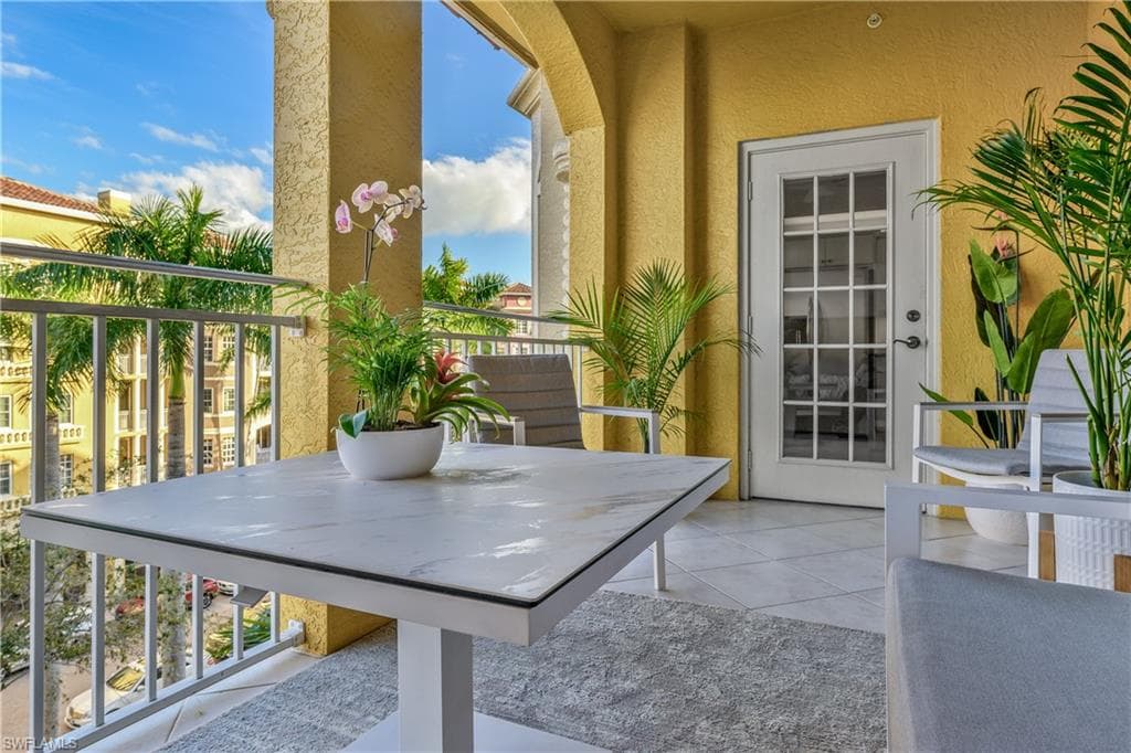 410 Bayfront Pl 2403, Naples, FL 34102-10