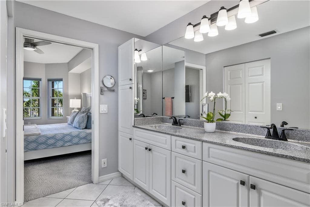 410 Bayfront Pl 2403, Naples, FL 34102-18