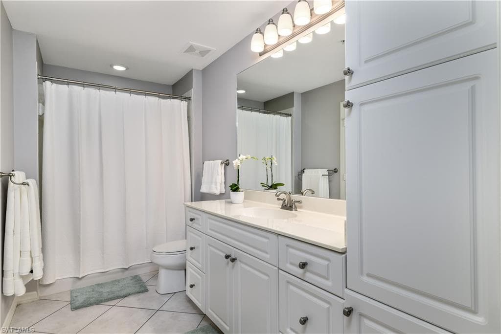 410 Bayfront Pl 2403, Naples, FL 34102-22