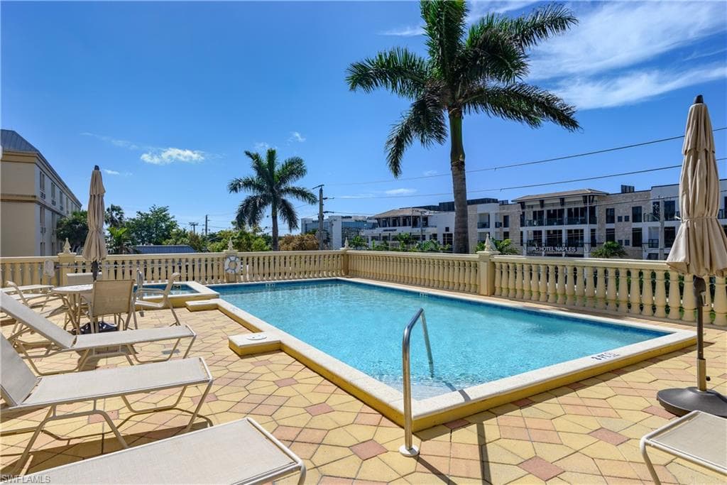 410 Bayfront Pl 2403, Naples, FL 34102-26