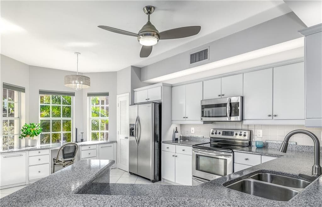 410 Bayfront Pl 2403, Naples, FL 34102-7