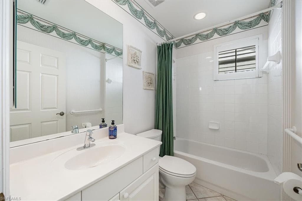 1575 Clermont Dr N-201, Naples, FL 34109-23