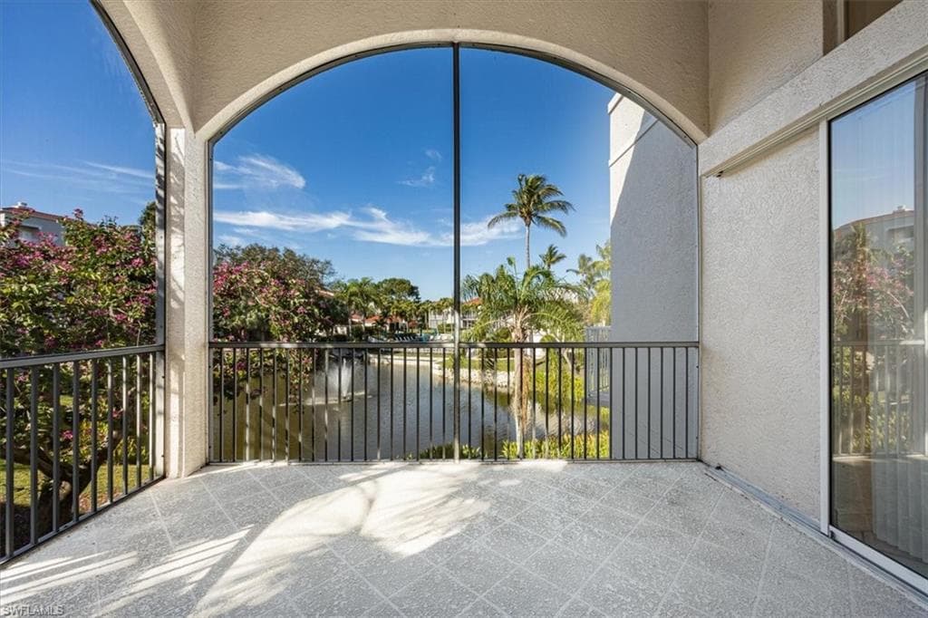 1575 Clermont Dr N-201, Naples, FL 34109-25