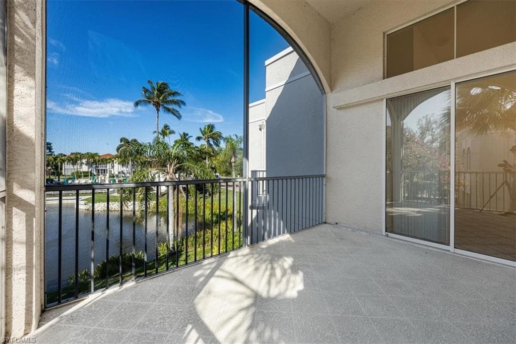1575 Clermont Dr N-201, Naples, FL 34109-27