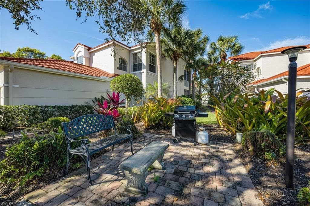 1575 Clermont Dr N-201, Naples, FL 34109-4