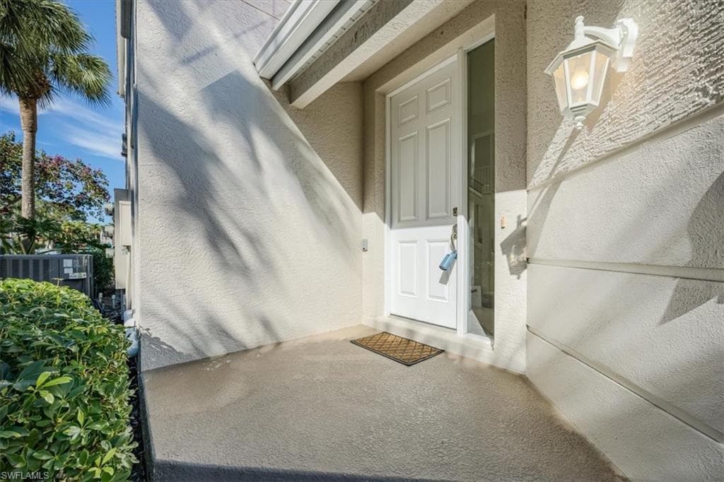 1575 Clermont Dr N-201, Naples, FL 34109-5