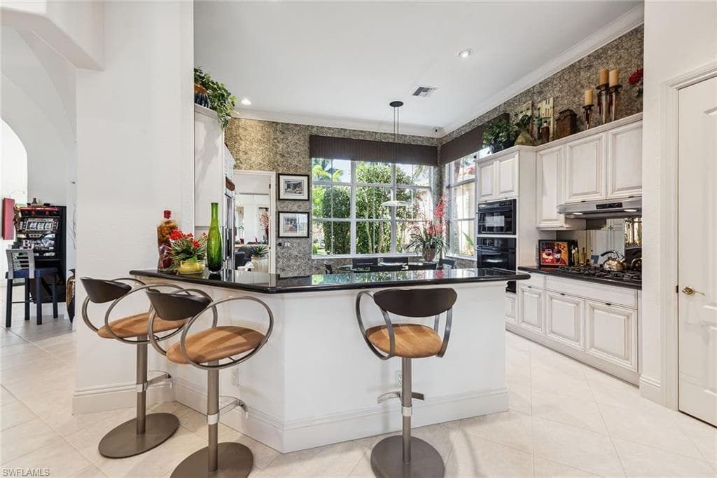8524 Bellagio Dr, Naples, FL 34114-12