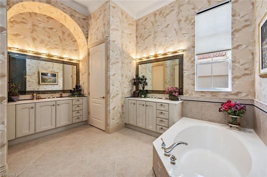 8524 Bellagio Dr, Naples, FL 34114-17