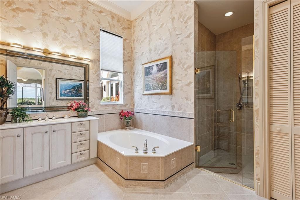 8524 Bellagio Dr, Naples, FL 34114-18
