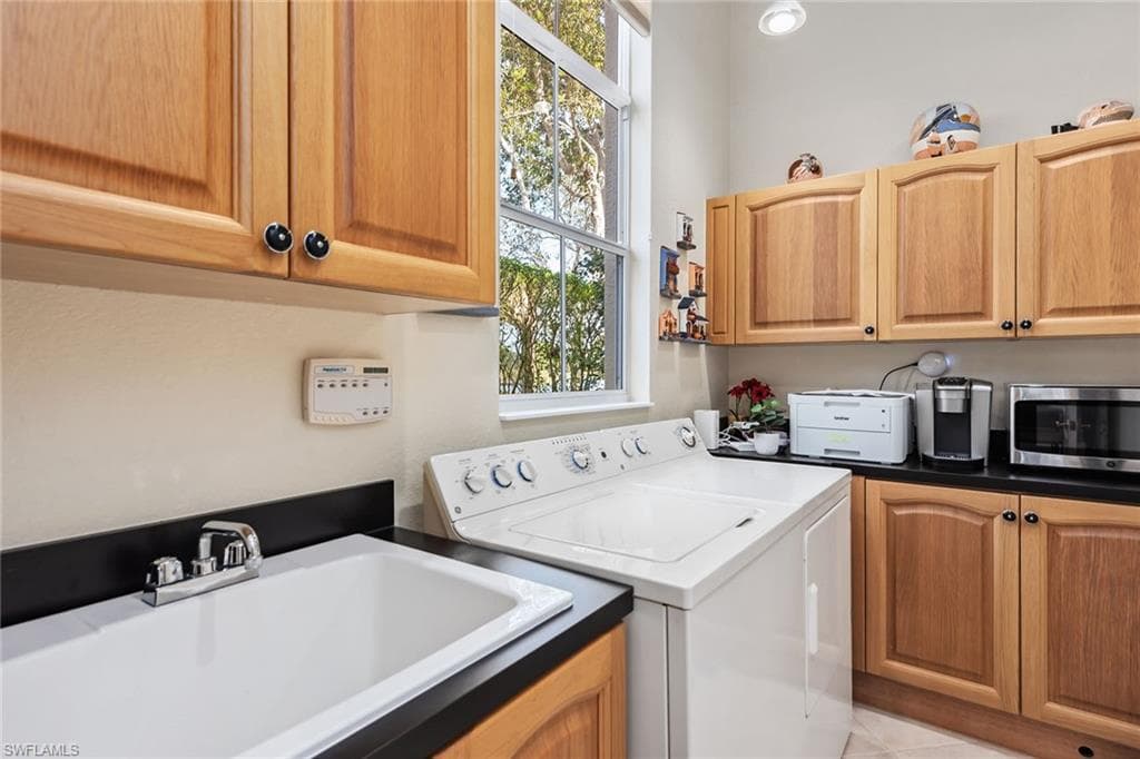 8524 Bellagio Dr, Naples, FL 34114-25