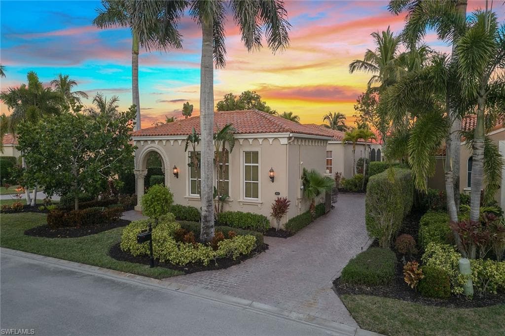 8524 Bellagio Dr, Naples, FL 34114-46