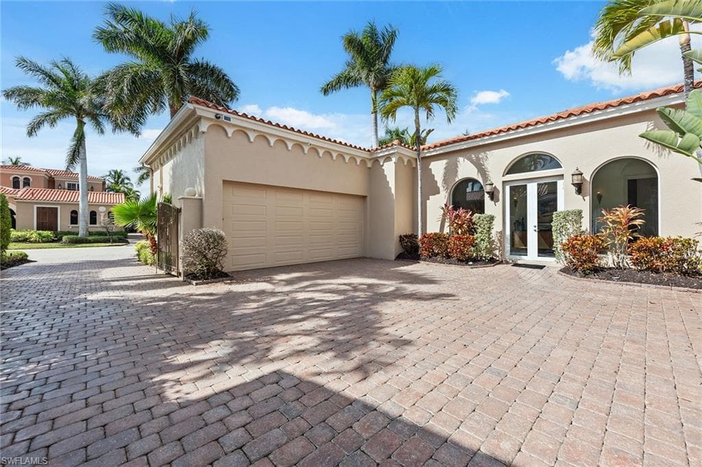 8524 Bellagio Dr, Naples, FL 34114-47