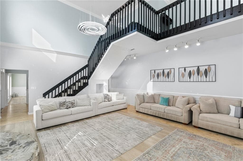 130 1st St NW, Naples, FL 34120-11