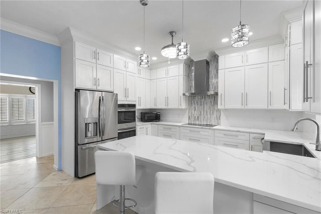 130 1st St NW, Naples, FL 34120-14
