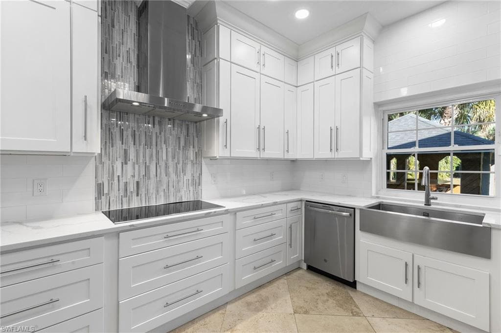 130 1st St NW, Naples, FL 34120-15