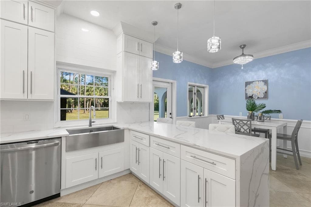 130 1st St NW, Naples, FL 34120-16