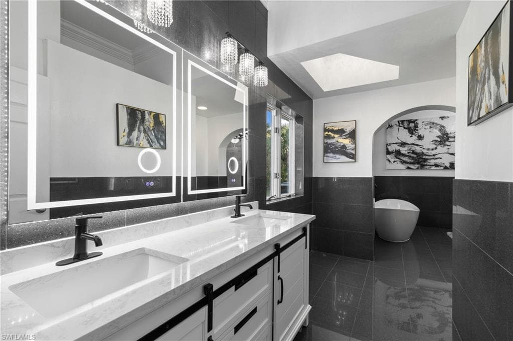 130 1st St NW, Naples, FL 34120-21