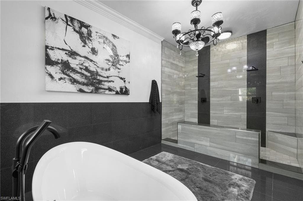 130 1st St NW, Naples, FL 34120-22