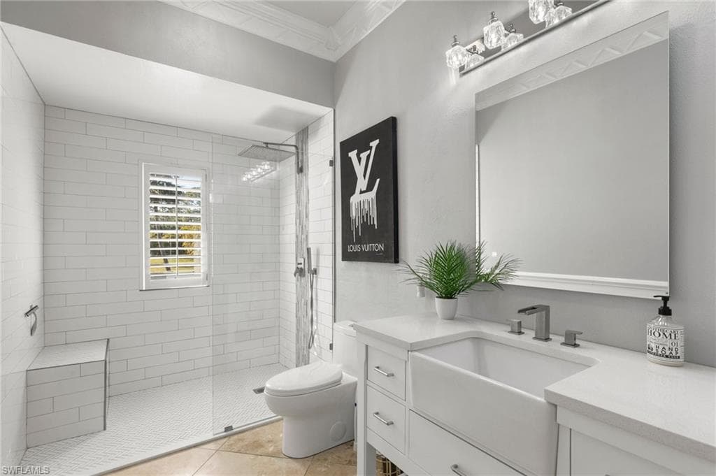 130 1st St NW, Naples, FL 34120-24