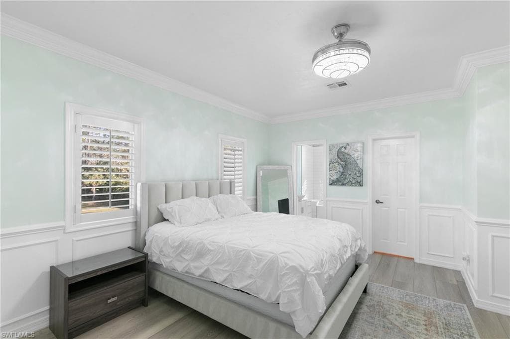 130 1st St NW, Naples, FL 34120-26