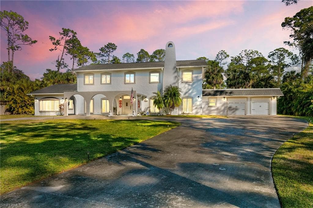 130 1st St NW, Naples, FL 34120-1