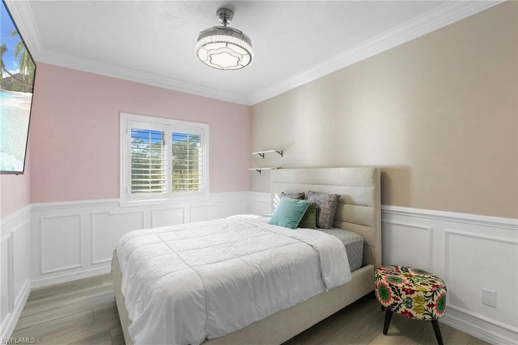 130 1st St NW, Naples, FL 34120-29