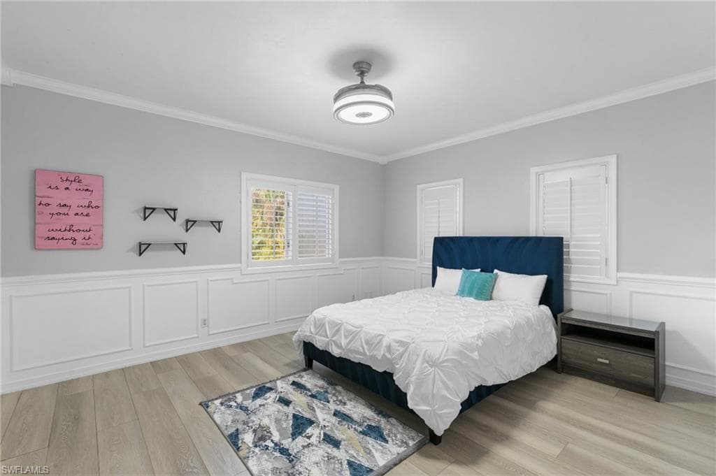 130 1st St NW, Naples, FL 34120-30