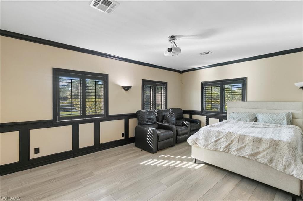 130 1st St NW, Naples, FL 34120-31
