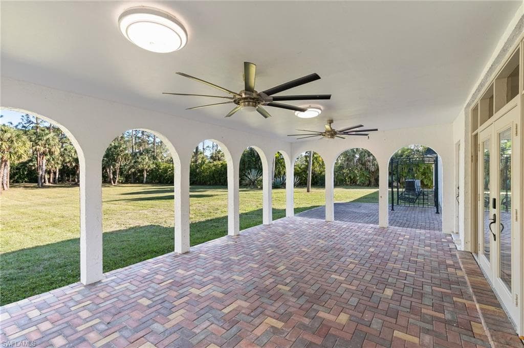 130 1st St NW, Naples, FL 34120-2
