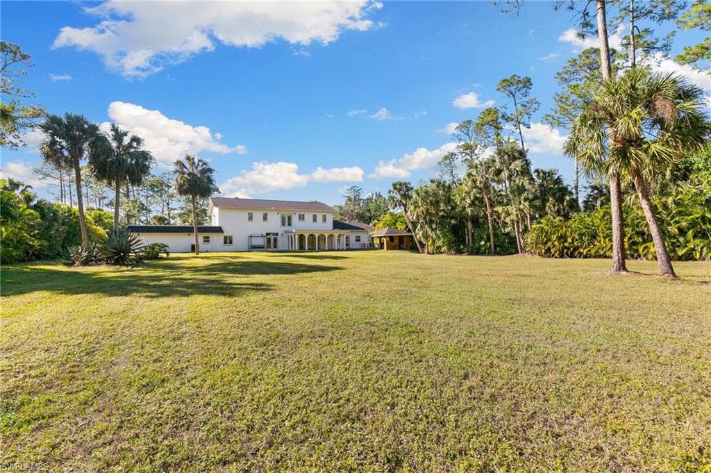 130 1st St NW, Naples, FL 34120-39
