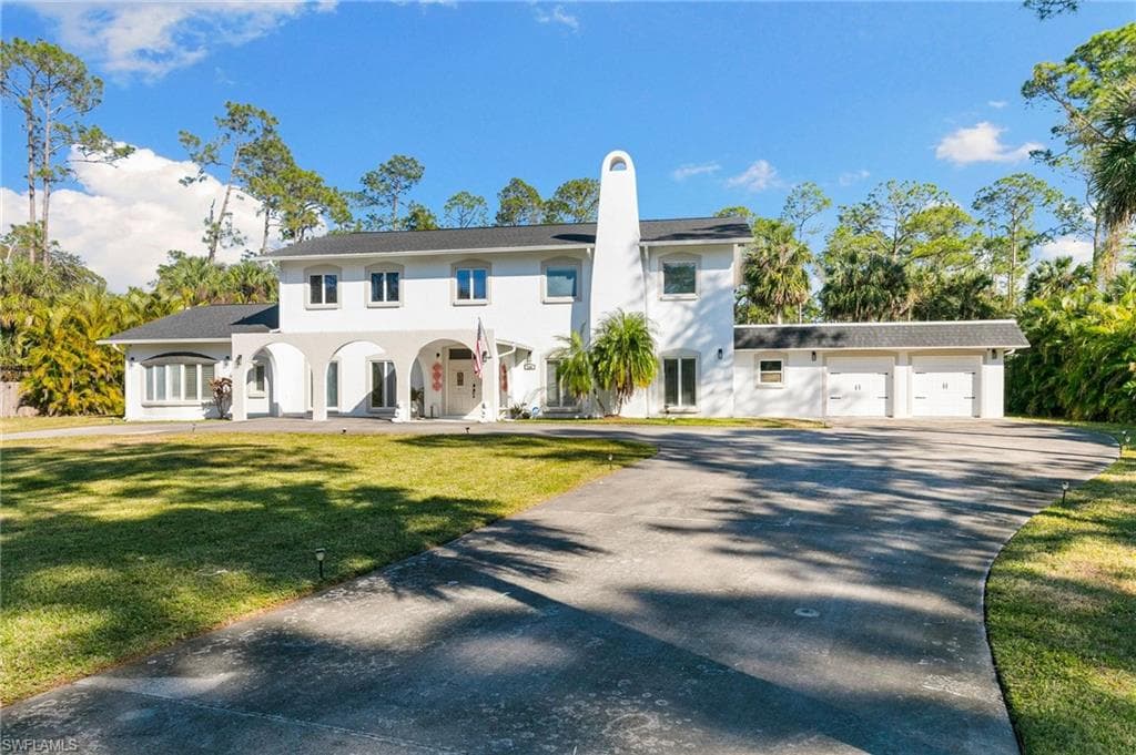 130 1st St NW, Naples, FL 34120-40