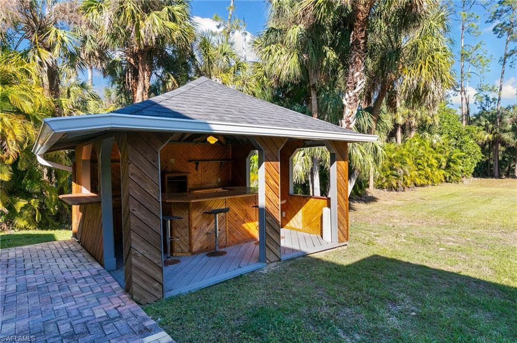 130 1st St NW, Naples, FL 34120-3