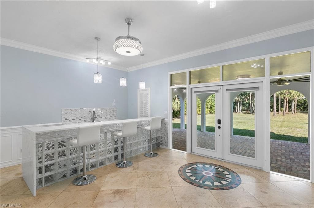 130 1st St NW, Naples, FL 34120-5